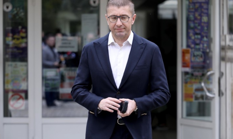 Мицкоски: Албания дава на македонците права, каквито в България нямат